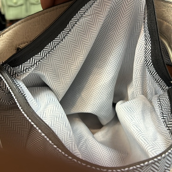 A vegan handbag, style type shoulder hobo cross-body with an extra strap - Picture 11 of 15